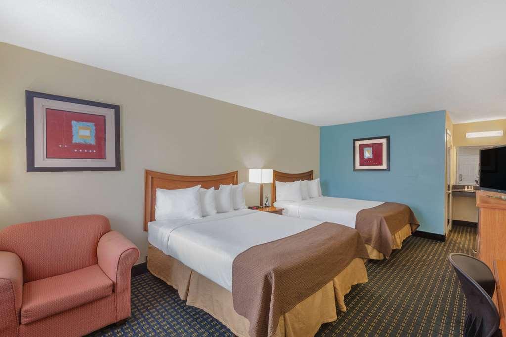 Travelodge By Wyndham Natchitoches Room photo